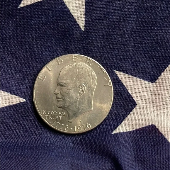 1976 Eisenhower Dollar Coin Bicentennial - Picture 1 of 2